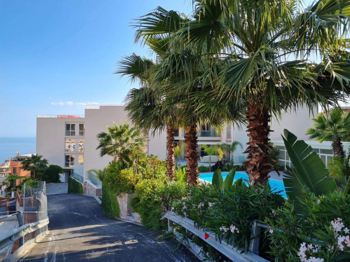 Апартаменты Minerva Luxury Town Center , Pool And Parking Таормина Экстерьер фото